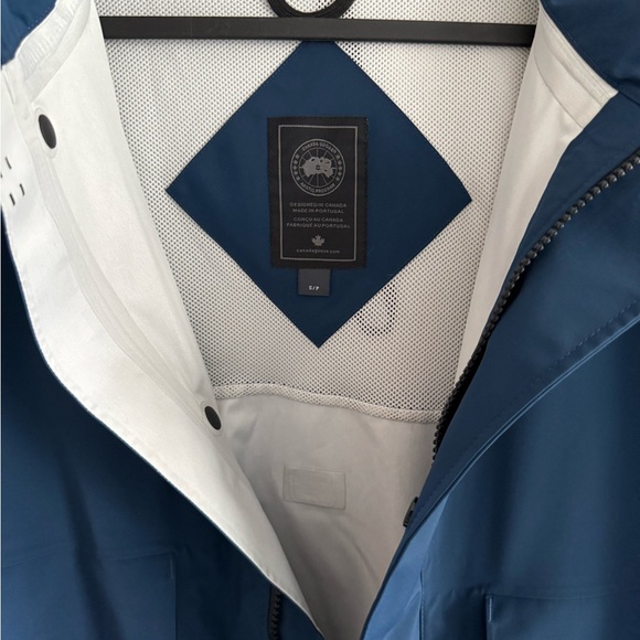 Men’s Canada Goose Meaford Rain Jacket Black Label. Size small. Color Deep Ocean - Picture 4 of 5